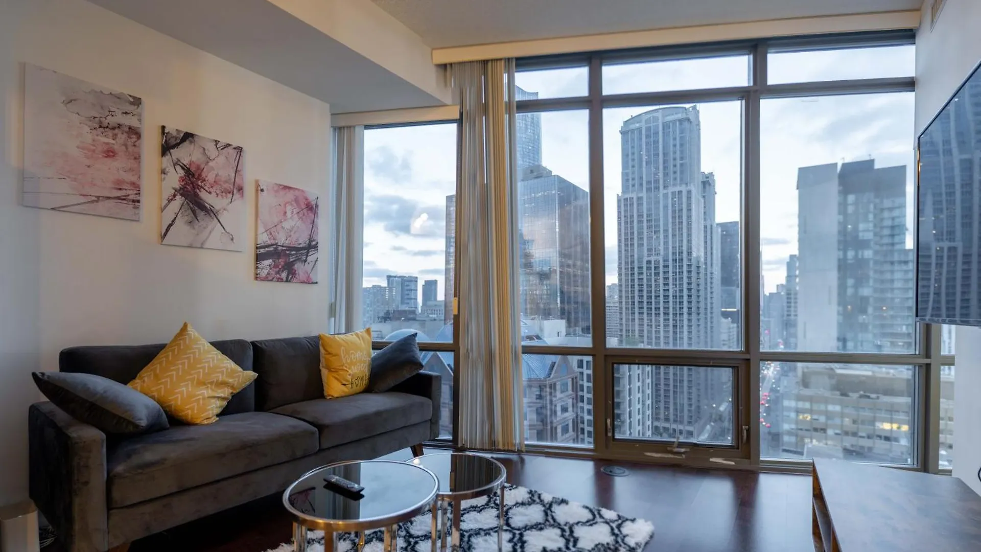 Great View High Rise In Central تورونتو منزل للإقامة