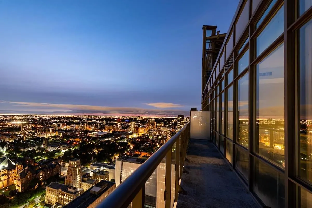 Great View High Rise In Central Toronto Homestay