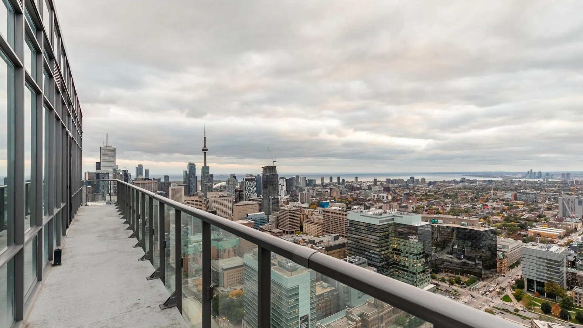 Great View High Rise In Central Toronto Homestay