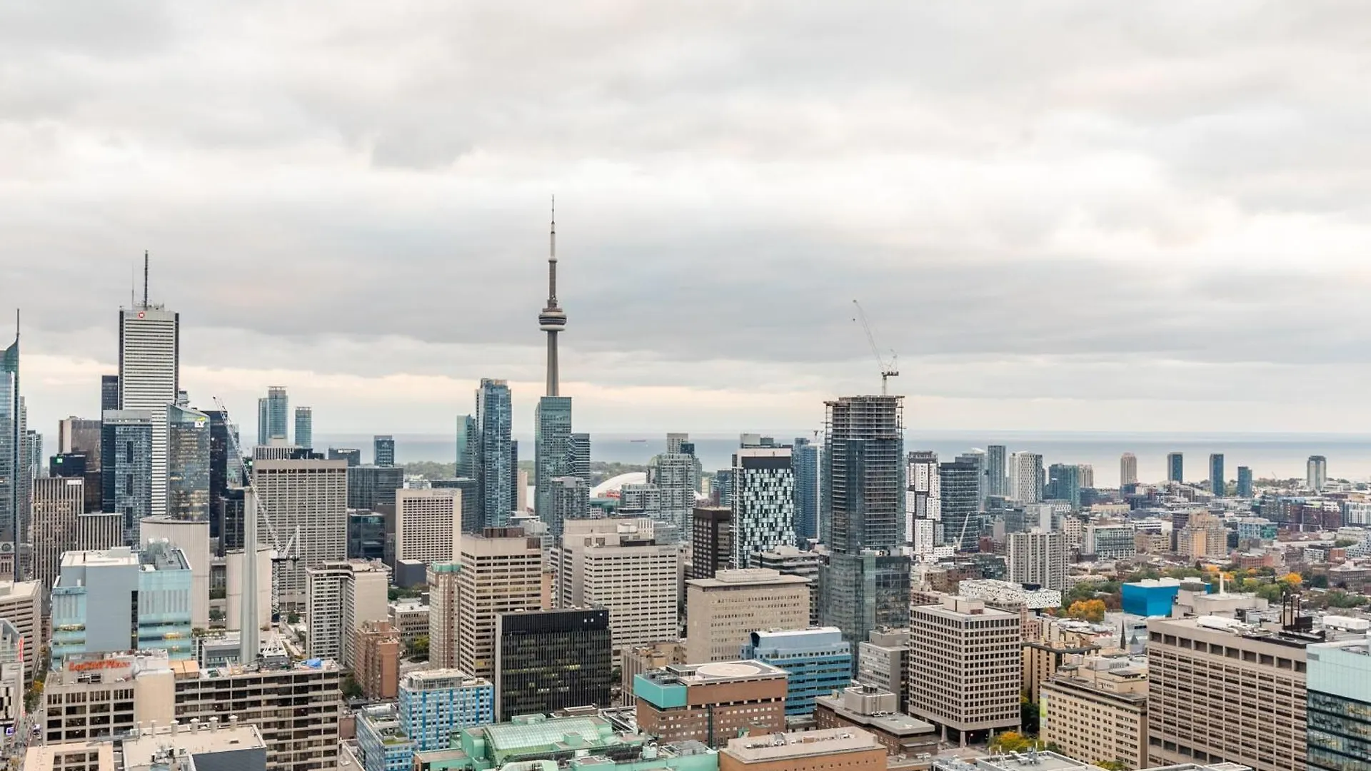 Great View High Rise In Central Toronto Canada