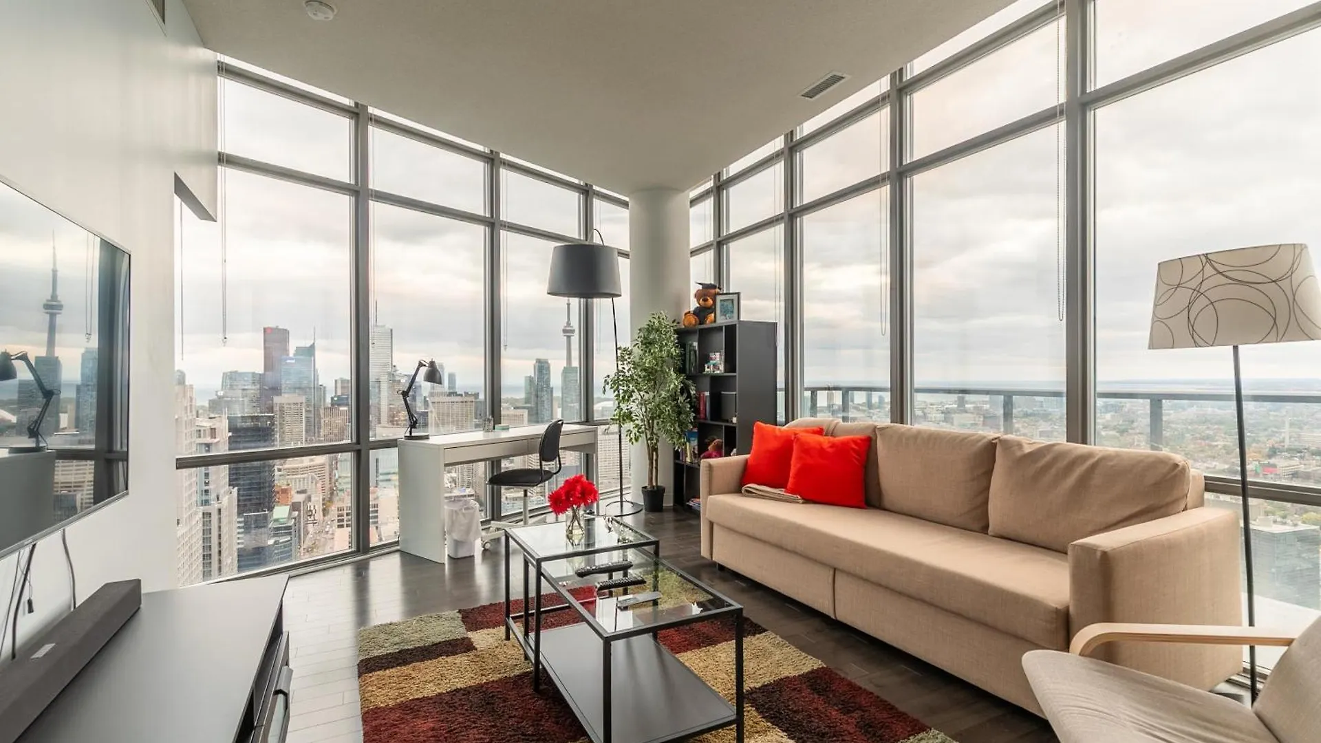 Great View High Rise In Central Toronto Canada